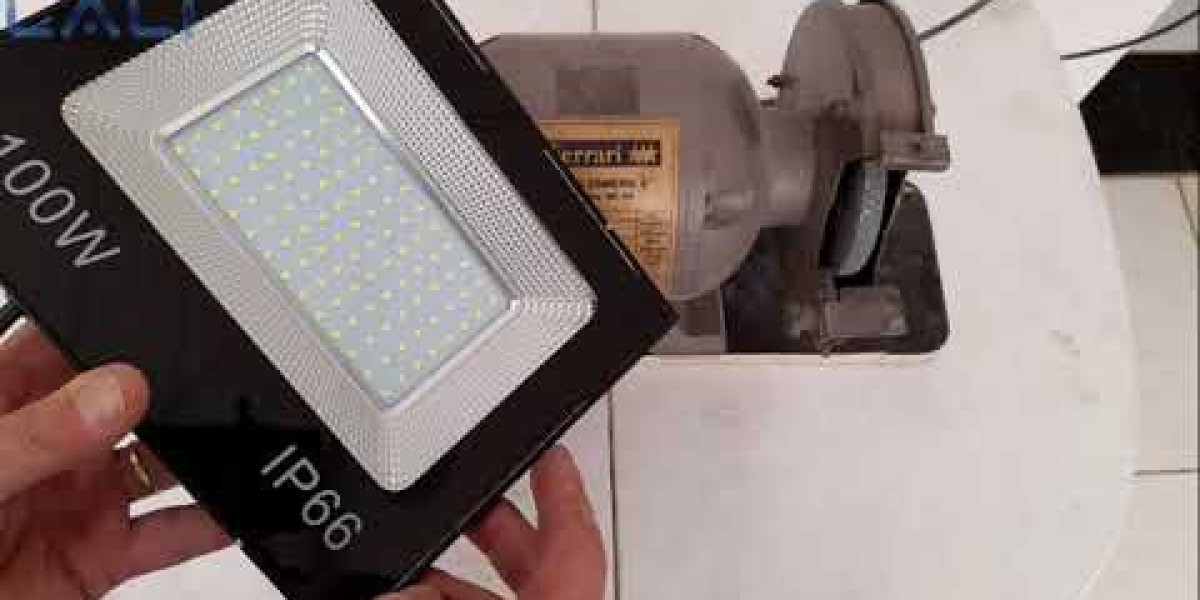 Ilumine Seu Espaço Externo: A Revolução dos Refletores LED Solares à Prova d&amp;#039;Água