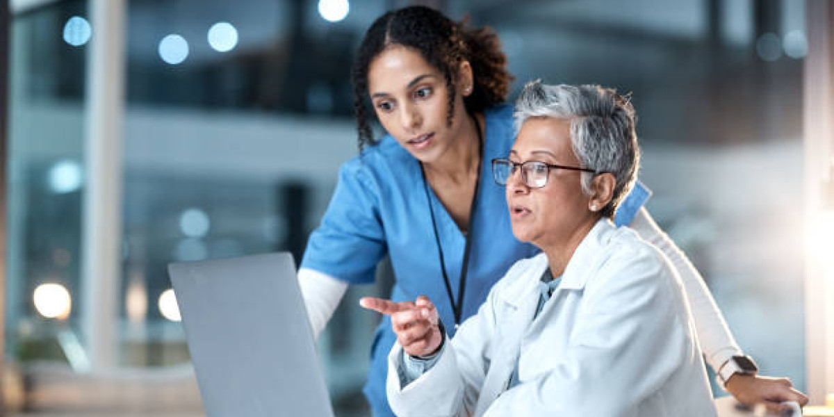 The Risks and Benefits of Purchasing Prescription Meds Online